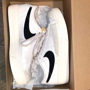 Women’s Blazer low platform size 8.5